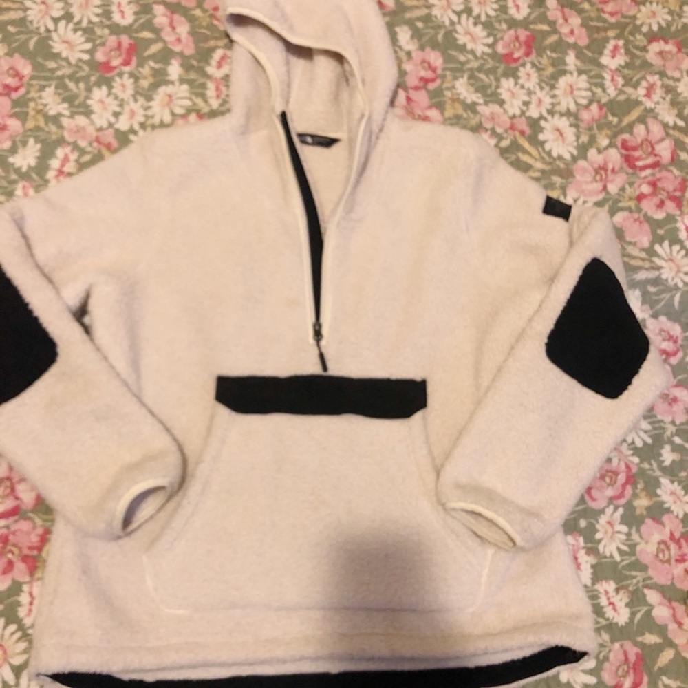 White quarter zip North Face (Women’s L)